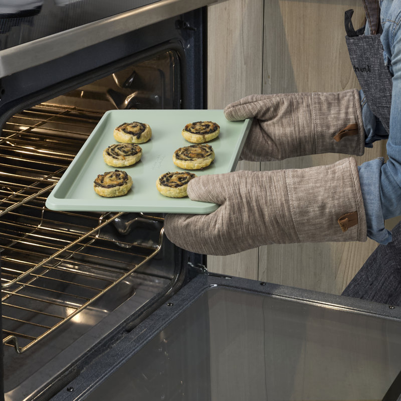 Pistachio Green Nonstick Aluminized Steel 13x18-inch Baking Sheet