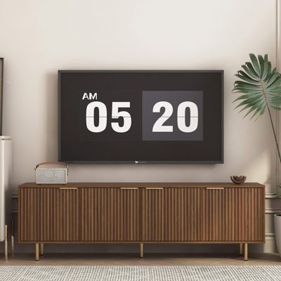 Console média contemporaine cannelée avec armoires de rangement pour téléviseurs à grand écran et systèmes de divertissement