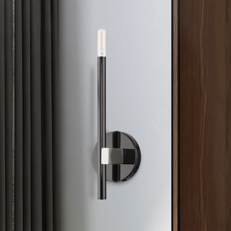 Emalie Wallchiere, Black Chrome