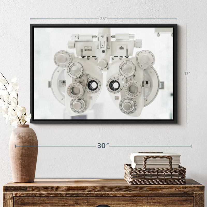 Impression sur toile White Phoropter, H 17 po x l 25 po