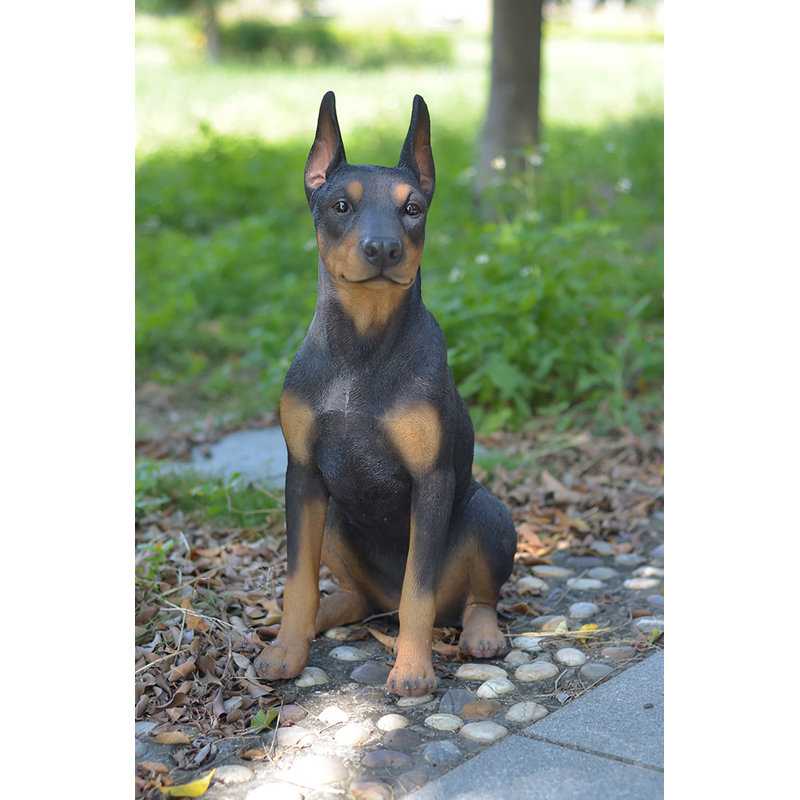 Statue de chien Doberman pinscher assis