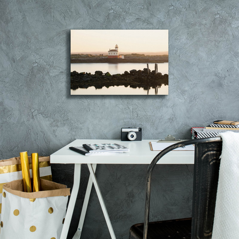 «Epic Graffiti 'Coquille River Lighthouse» par Brandon Wong, art mural sur toile, H 12 po x l 18 po x P 0,75 po