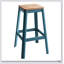 Tabouret de bar naturel et bleu sarcelle sans accoudoirs avec support transversal pour intérieurs rustiques et modernes