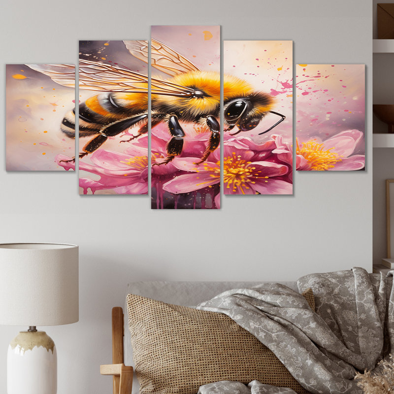 «Bumble Bee On Pink Flower», reproduction d'art sur toile - 5 panneaux