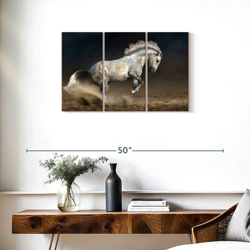 Cheval andalou en mouvement, H 20 po x l 33 po