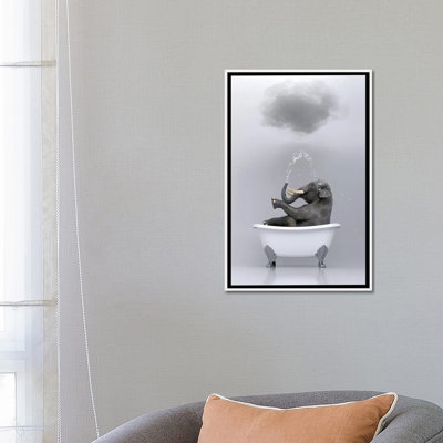 «Elephant Relaxing in the Bath 3» par Mike Kyiv - reproduction d'art