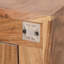 Buffet Boho fabriqué à la main avec trois portes, bois d'acacia durable et amplement d'espace de rangement pour une organisation élégante.