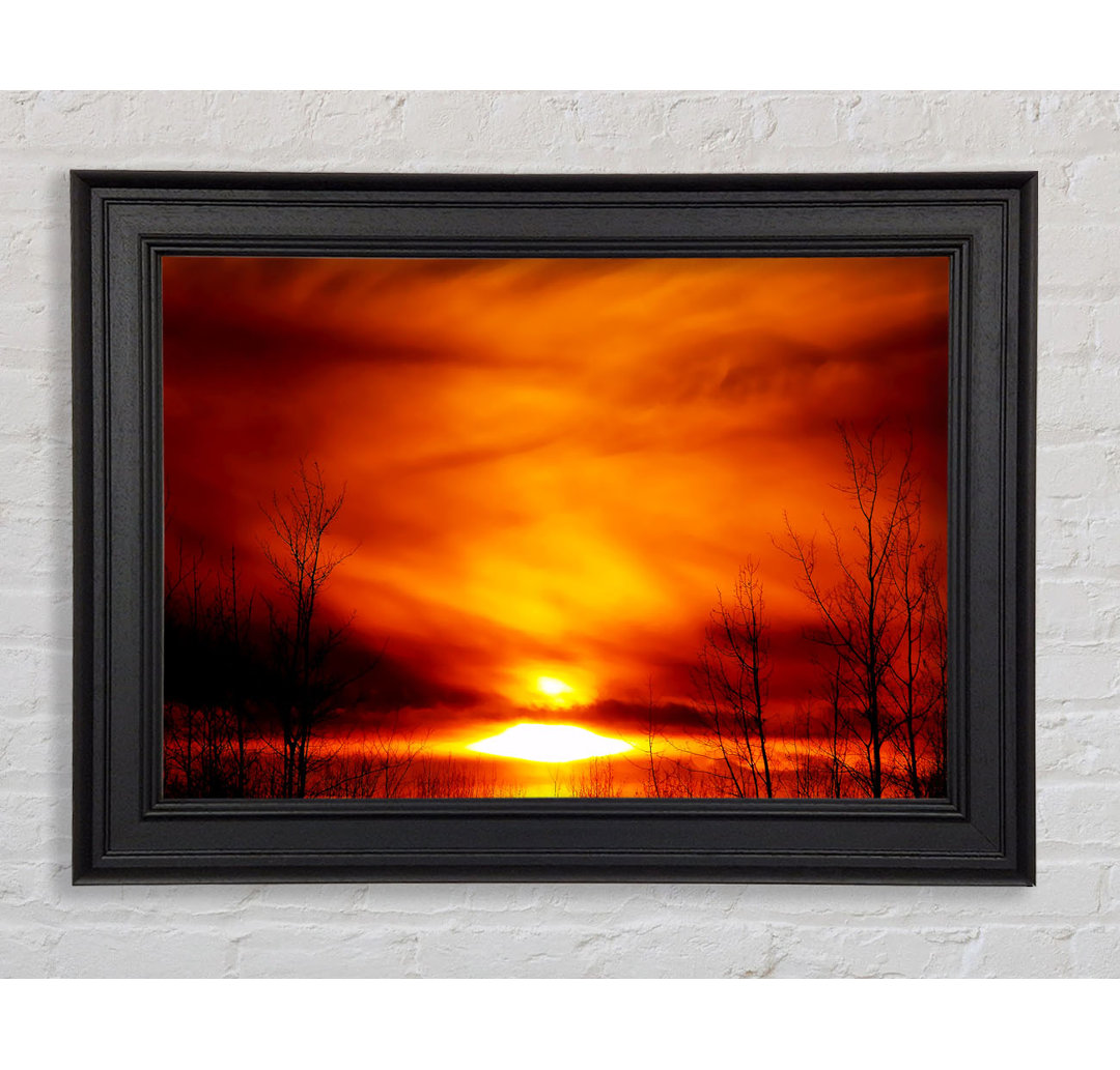 Orange Sunblaze Through The Misty Sky - Einzelne Bilderrahmen Kunstdrucke