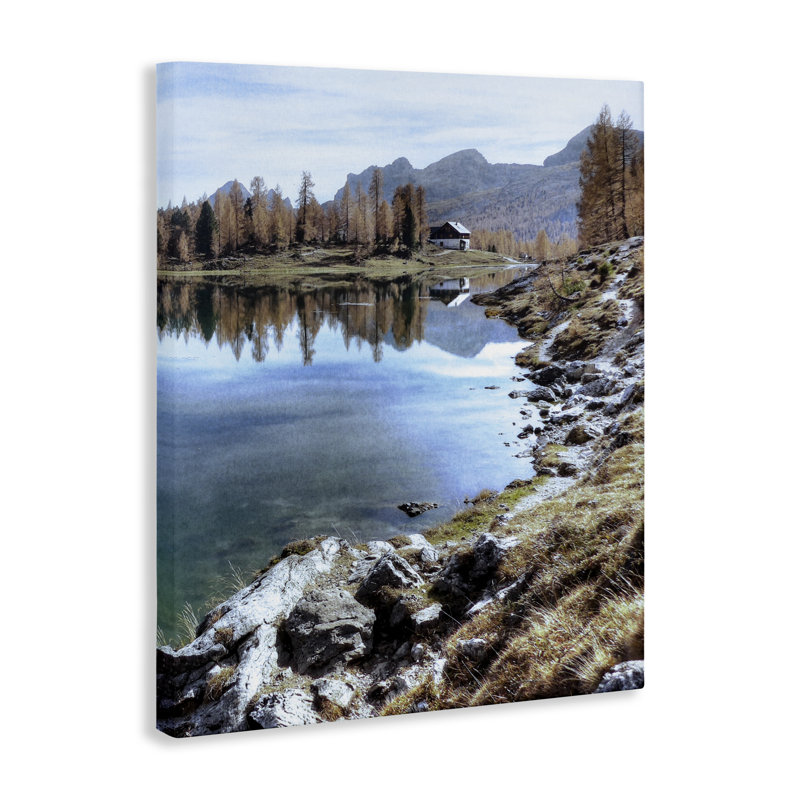 «Lake Cabin Forest Landscape Canvas», conception par Marcus Prime, H 20 po x l 16 po