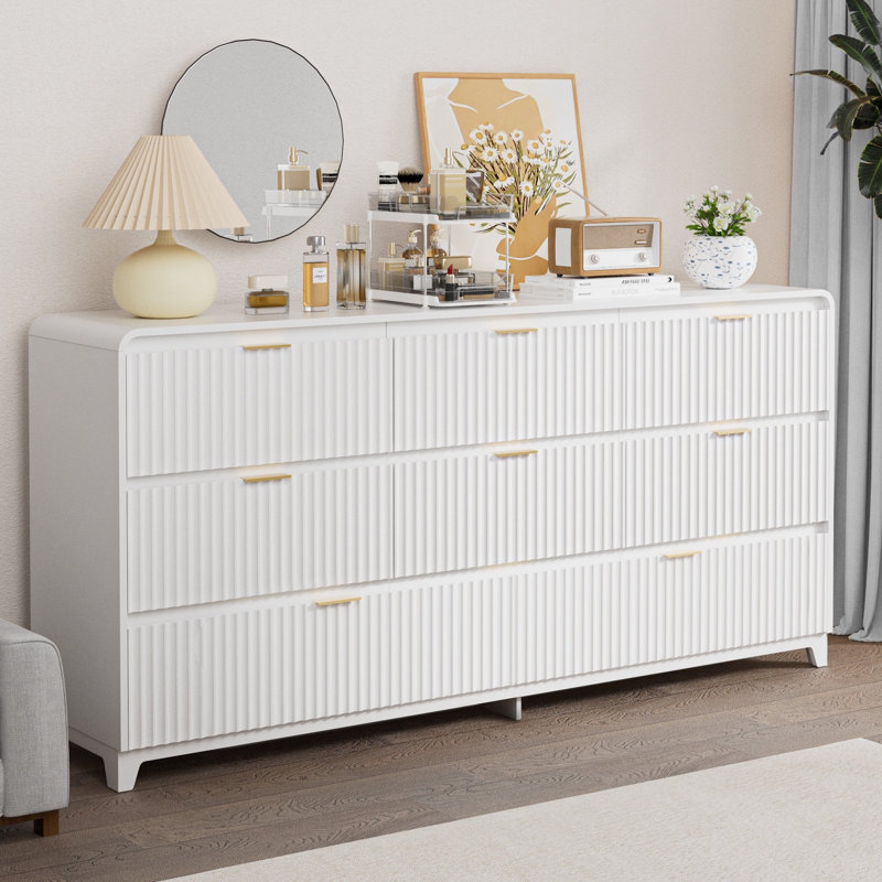 Commode 8 tiroirs cannelée pour chambre à coucher, 55,1 po de largeur avec commode en bois moderne pour le salon, blanc
