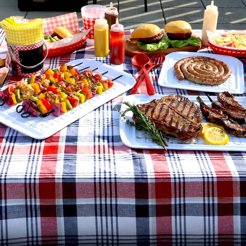Ensemble de 2 plateaux de préparation et de service pour barbecue Tovolo, blanc et noir, L 10,50 po x L 10,50 po x H 1 po