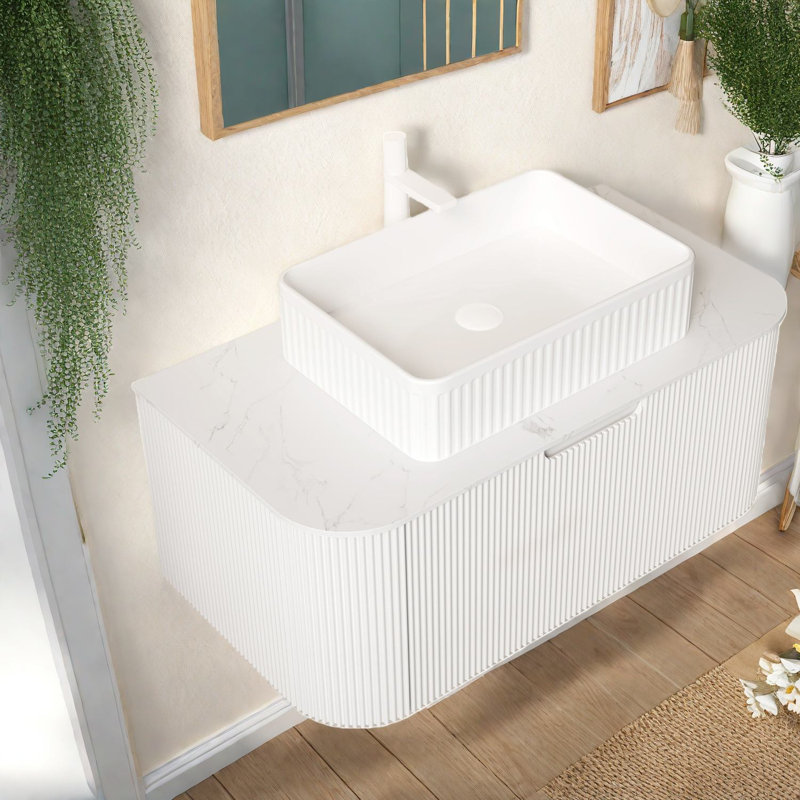 Meuble-lavabo blanc compact avec lavabo et rangement en céramique