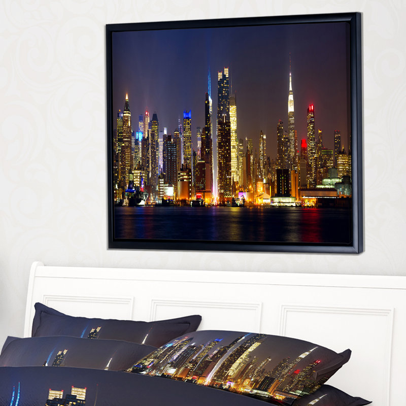 «New York Skyline at Night», photographie encadrée sur toile, H 12 po x l 20 po x P 1 po