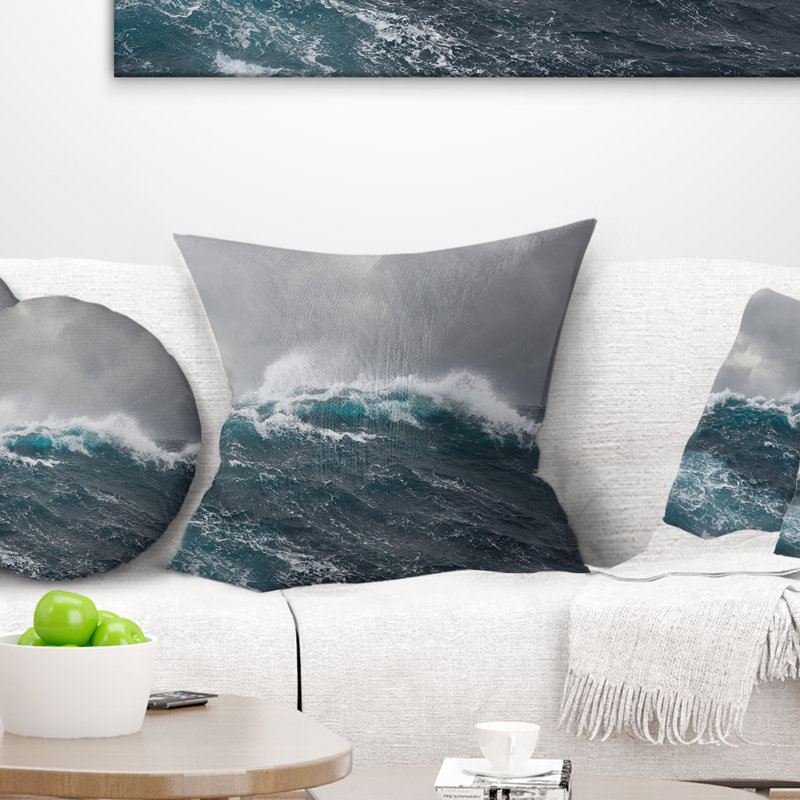 Oreiller seascape rugissant waves under cloud, 18 po x 18 po, Coussin décoratif