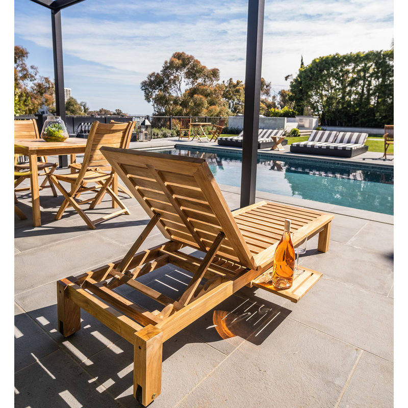 Nordic Teak - Chaise longue d'extérieur en teck naturel Aguilar-Ninapaytan avec table d'appoint 78,74 po
