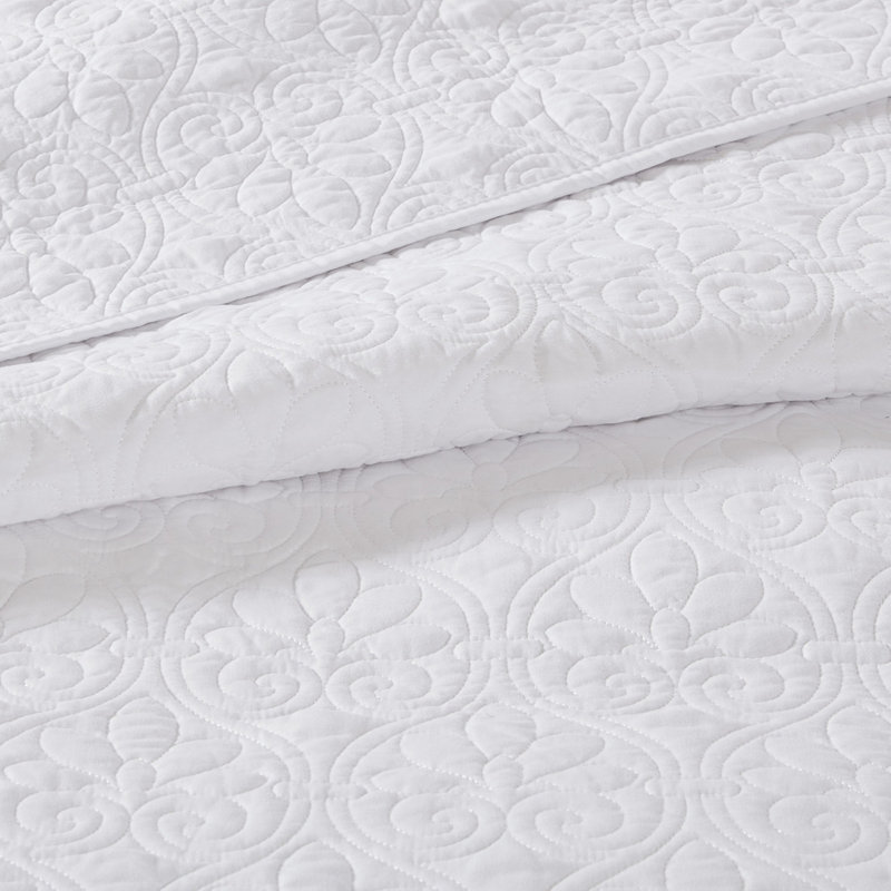 Couvre-lit réversible blanc grand - surdimensionné pour un confort en coton prélavé et des taies décoratives dans une nuit de détente envoûtante