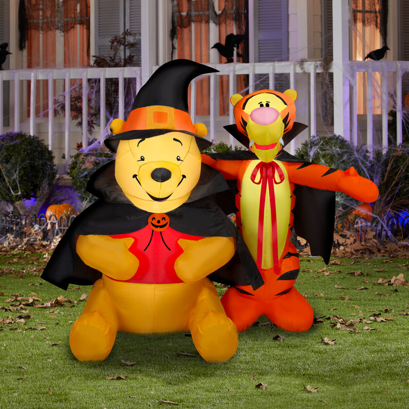 Lumière d'Halloween soufflée à l'air - Winnie l'ourson et le tigre dans les costumes d'Halloween - Disney
