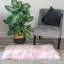 Tapis rose en fausse fourrure à poils longs lavable-842998946