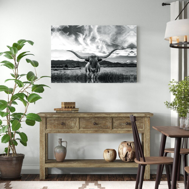 «Black and White Longhorn Cow I», photographie sur toile tendue, H 32 po x l 48 po, Unframed, Sans cadre