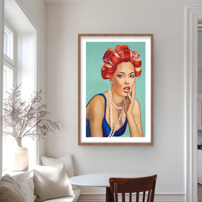 Pin-up avec des bigoudis - décor de bureau avec imprimé mat