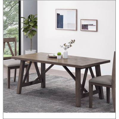 Table à manger Essentiel à la maison, durable et robuste, et attrayant