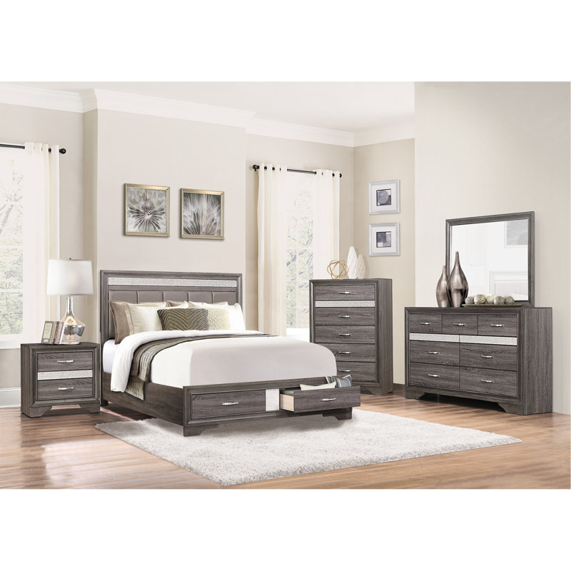 Grand lit plateforme contemporain avec revêtement gris, garniture pailletée argentée et décor de rangement de chambre à coucher, tiroirs de tête de lit rembourrés