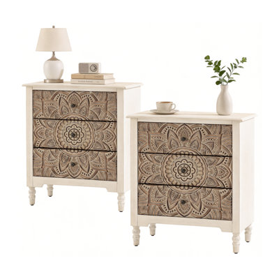 Table de chevet en bois sculpté de 66 cm de large avec trois tiroirs