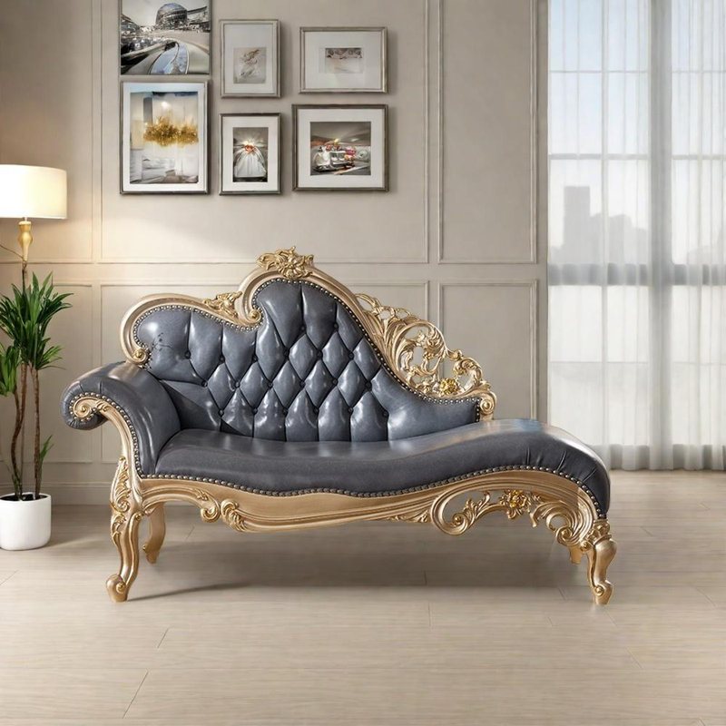 Chaise en bois massif sculpté tendance, Orienté à gauche (vu de face)