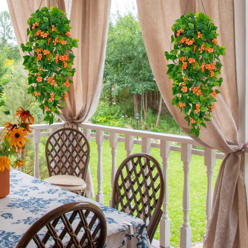 2 plantes suspendues artificielles, fausses plantes suspendues vignes Pothos avec fleurs oranges pour un décor intérieur et extérieur (sans paniers)