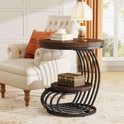 Table de bout ronde 19,68 po avec rangement à 2 niveaux - table d'appoint brun clair avec structure en métal arqué, table de chevet compacte ou table d'appoint pour le salon, la chambre à coucher et les petits espaces