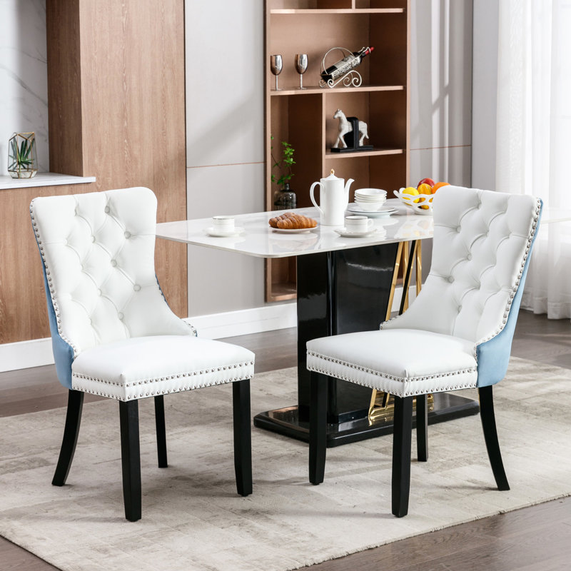 Paire de chaises de salle à manger modernes en similicuir et velours, blanches et bleues, pattes en bois massif, élégante garniture cloutée, SW2101WL. Modèle rembourré contemporain, 2 chaises, velours, structure, captivant.