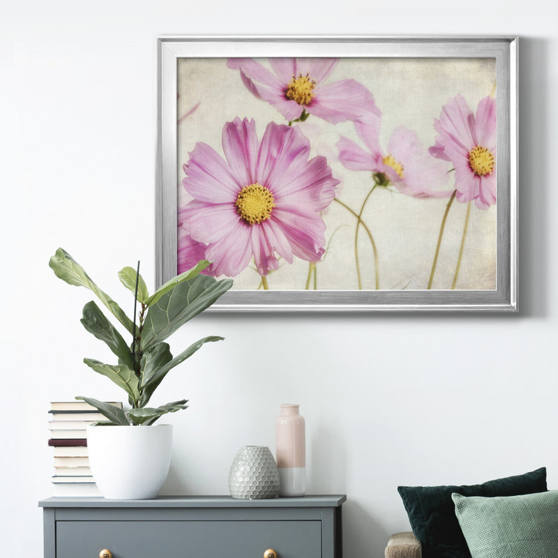 «Pink Cosmos I», peinture sur toile encadrée, Cadre argenté, H 18,5 po x l 24,5 po x P 1 po
