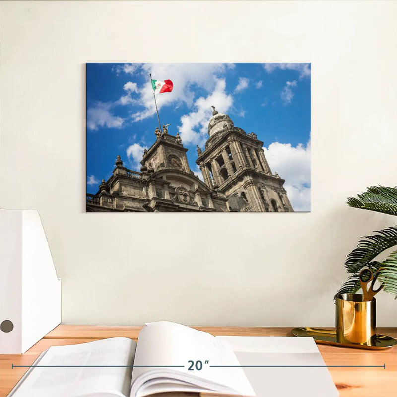 Drapeau de Nicci sur la cathédrale métropolitaine, H 8 po x l 12 po