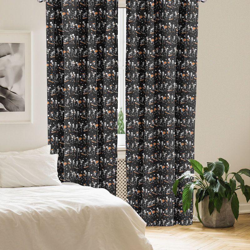 Rideaux 4 panneaux East Urban Home, Carnaval squelette, abricot gris anthracite, L 56 po x L 63 po