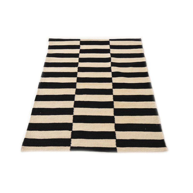 Tapis noir et blanc 2 pi x 4 pi