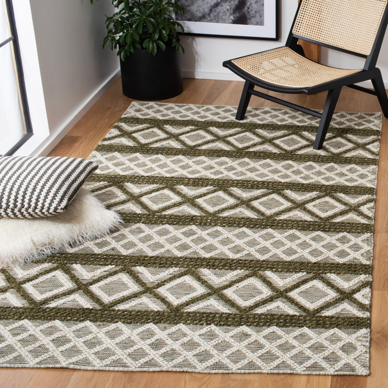 Geometric Hand-Woven Wool and Cotton Area Rug, Rectangle 8' x 10'