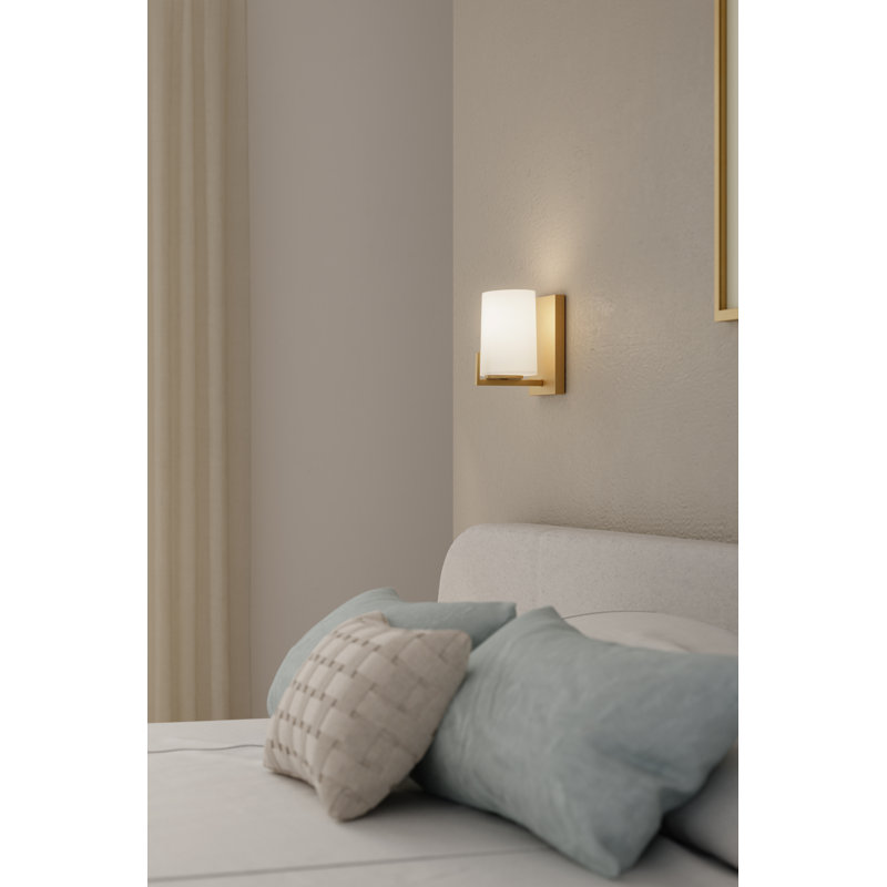 Mirelle 7.5" High 1-Light Bath Sconce, Brass