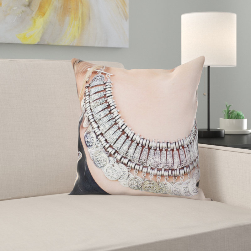Coussin décoratif collier