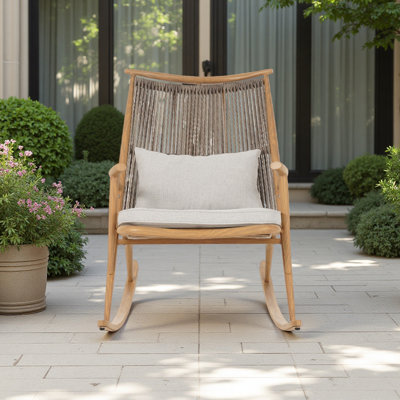 Chaise berçante d'extérieur - Structure en fer robuste au fini érable, dossier en rotin PE gris et coussin gris clair