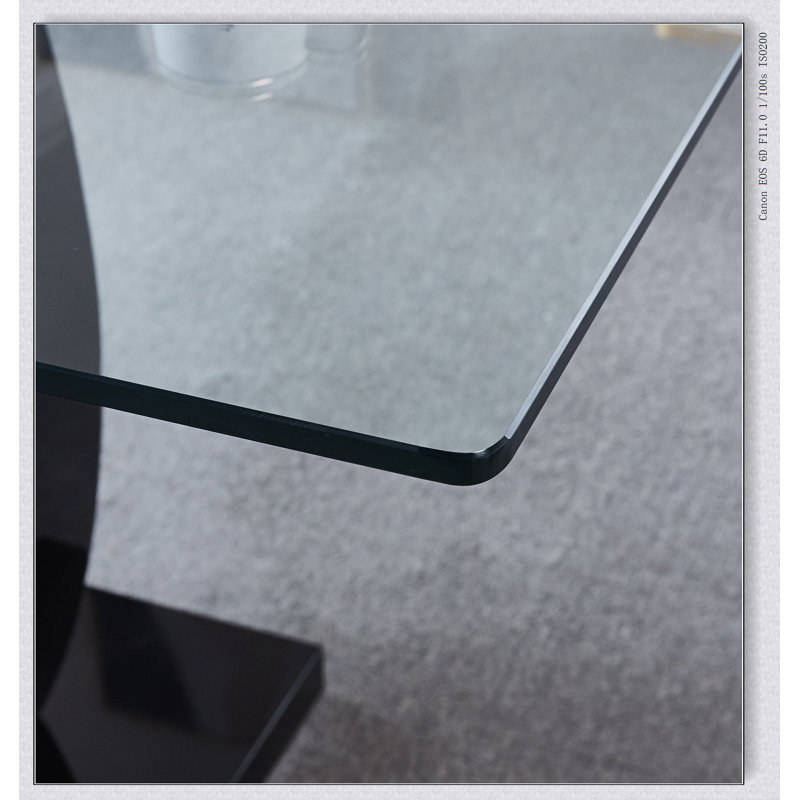 Table de salle à manger en MDF de conception moderne avec finition blanche et plateau en verre transparent, pour 6 personnes