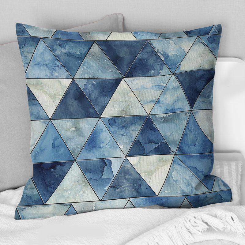 Triangles bleus et blancs I - Coussin décoratif moderne, H 16 po x l 16 po