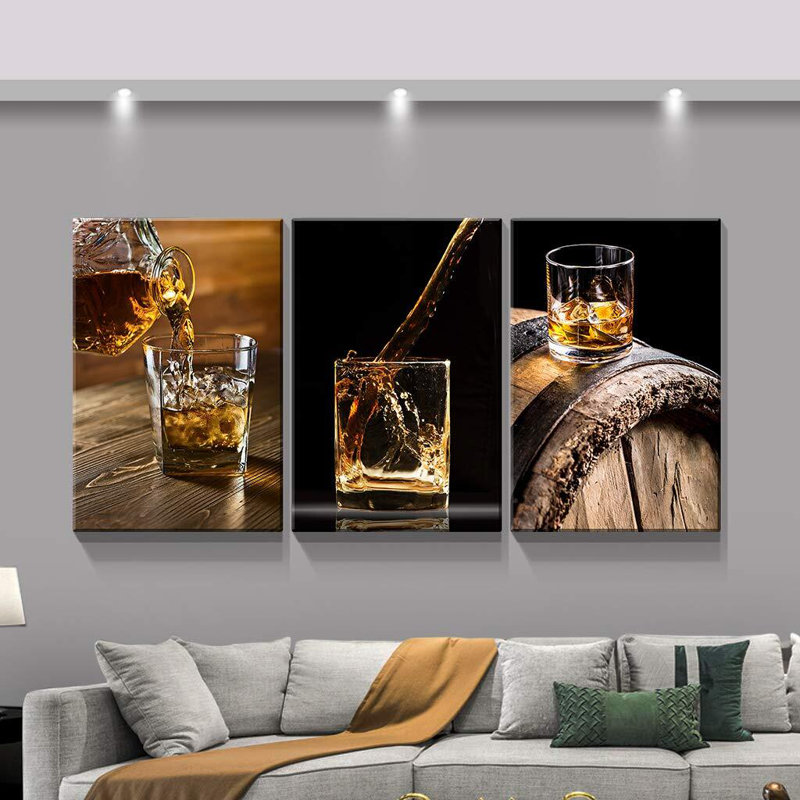 Whiskey Liquor Still Life - 3 pièces sur toile tendue, L 48 po x H 32 po