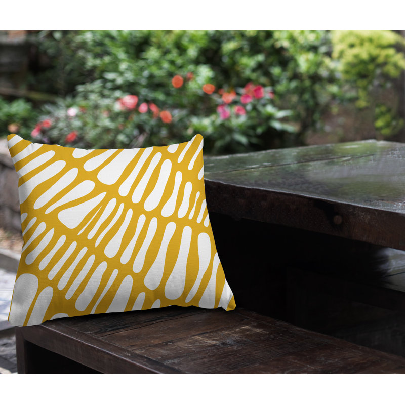 Coussin décoratif intérieur / extérieur Chase Tribal Abstract, L 15 po x H 15 po, Jaune