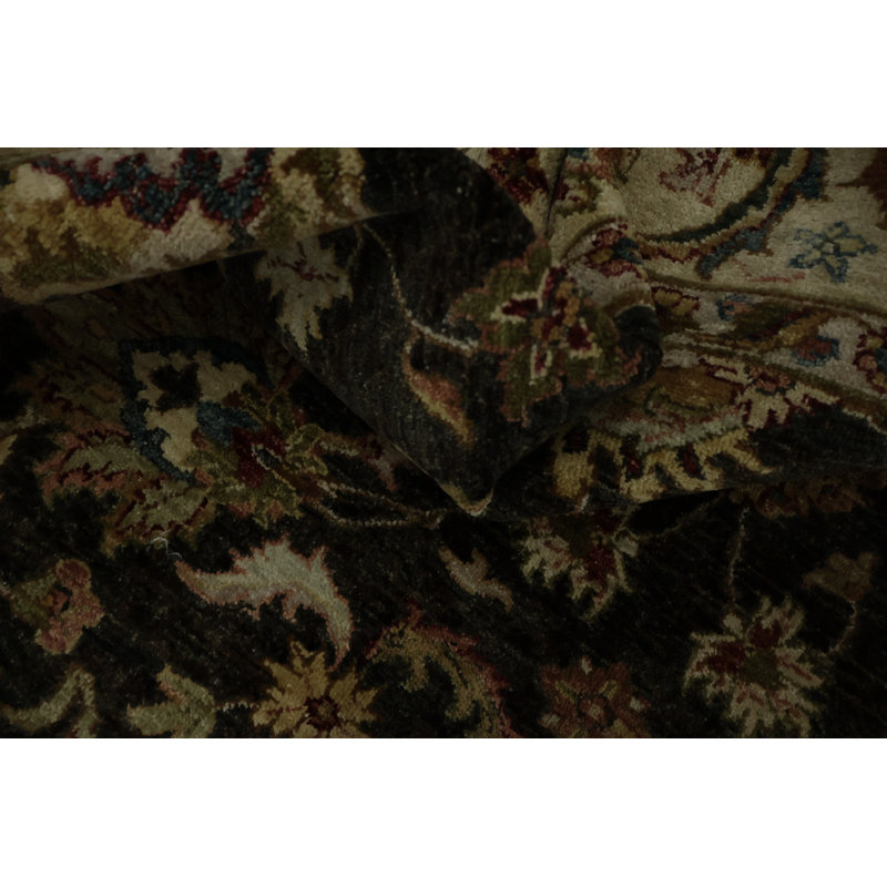 Tapis traditionnel noir et beige Timeless Agra dans des tons terreux chaleureux et riches 6 x 9