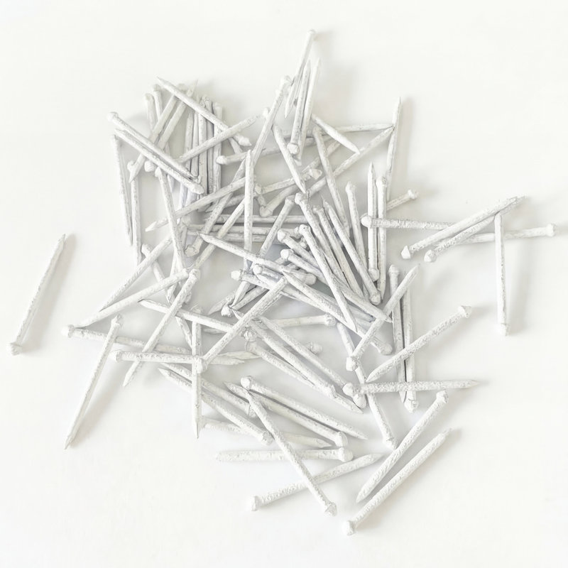 Clous à tête conique, Blanc