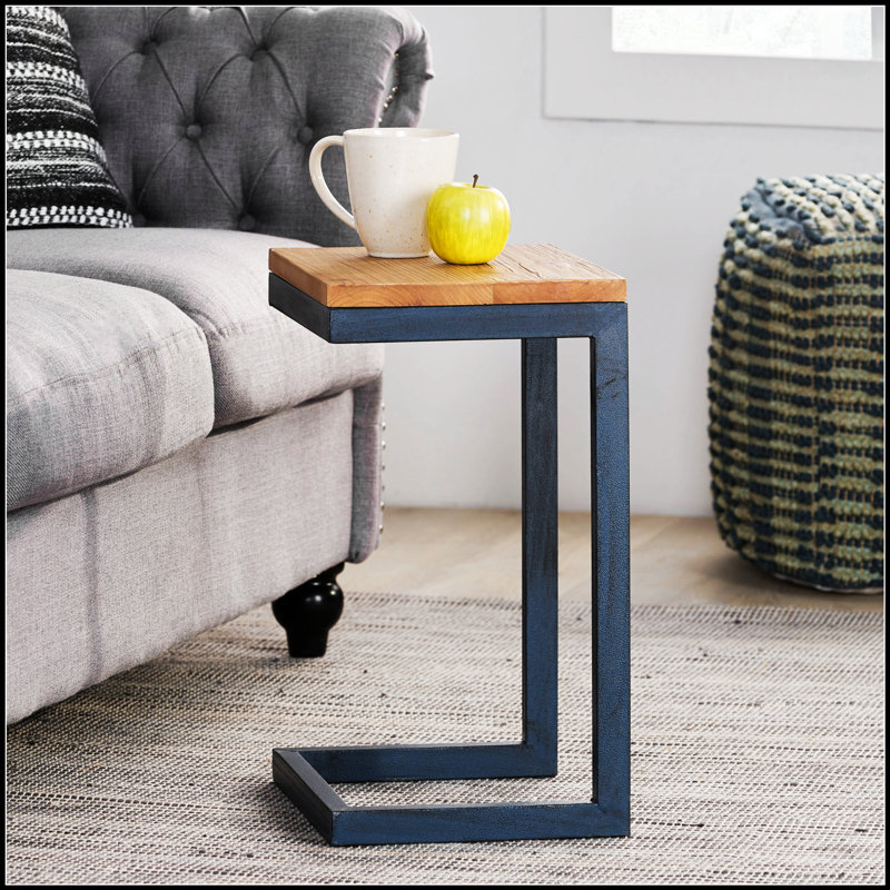 Petite table d'appoint compacte et élégante, parfaite pour un décor moderne et rustique, avec une surface facile à nettoyer et un design peu encombrant