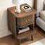 Ensemble de 2 tables de chevet modernes en noyer cannelé de style Mid-Century avec station de charge, tables de chevet de chambre à coucher avec portes tambour rondes, armoire de rangement et tables de bout à tablette ouverte-2106101943-2106101942