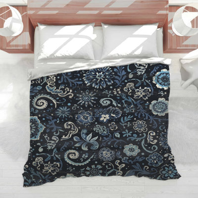 Intricate Floral Motif Comforter