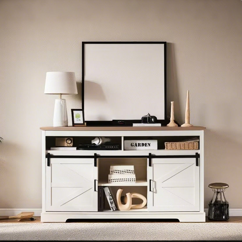 Console média rustique pour téléviseur de 65 pouces et plus, centre de divertissement avec porte coulissante, meuble télé blanc antique compact et support de rangement pratique, style grange en électronique