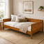 Lit de jour Arelvique en bois, format simple, avec cadre à trois côtés, canapé-lit plateforme en noyer clair, construction en pin, contreplaqué et MDF, 10 lattes de support de matelas, sommier non requis-64536731